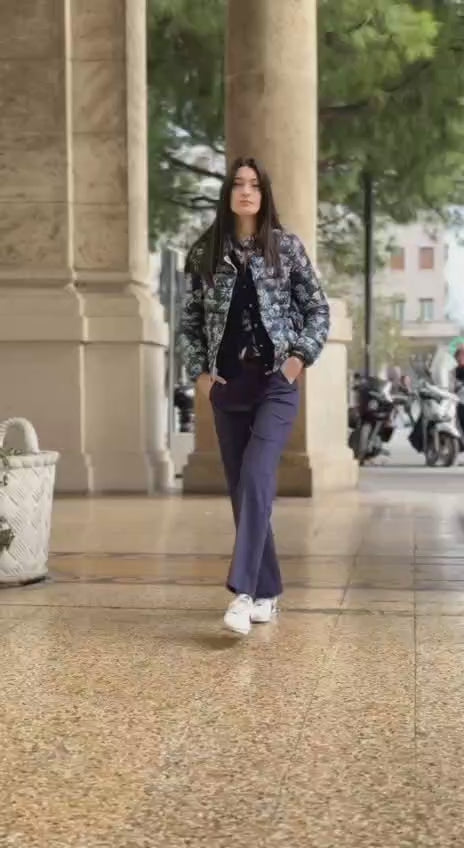 Pantaloni blu in tessuto tecnico con risvolto