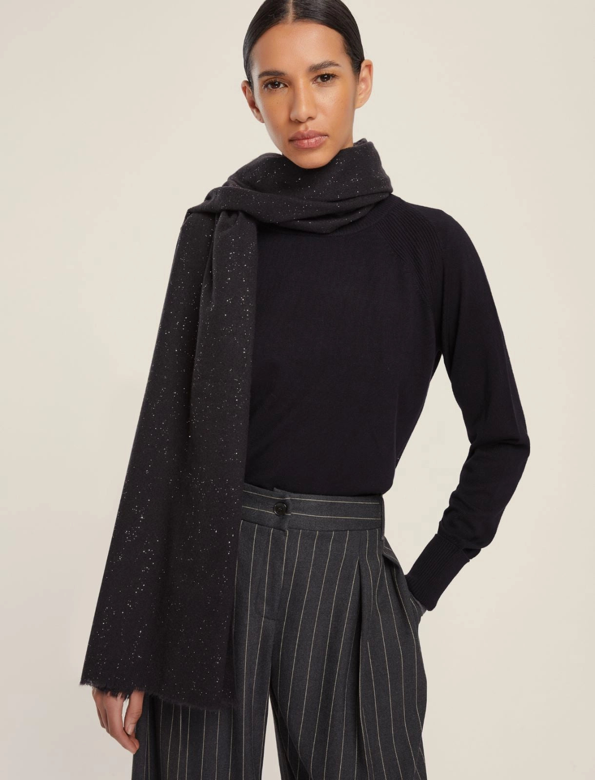 Sciarpa a Stola con frange e filo di lurex - GRIGIO CHIARO O NERO