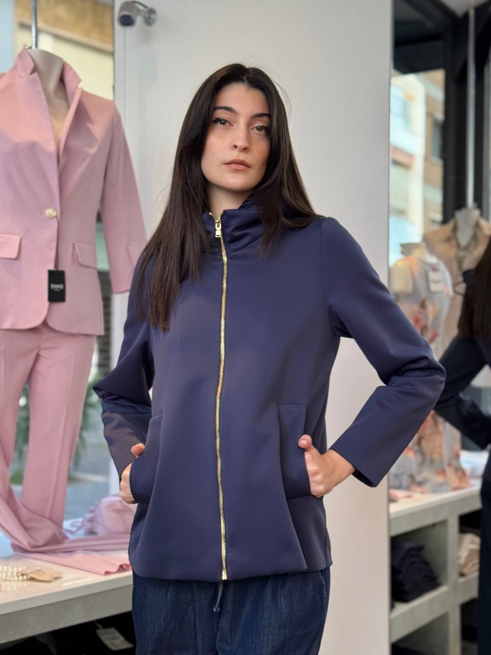 Giacca blu in tessuto tecnico con cappuccio staccabile