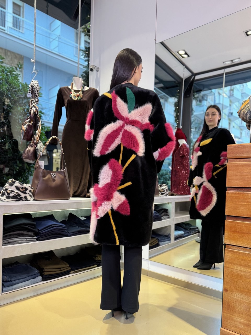 🌟 Cappotto in Pelliccia Ecologica "Flower Power"