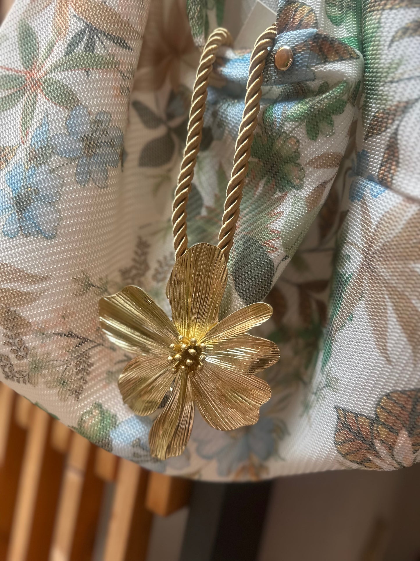 Choker necklace with large flower