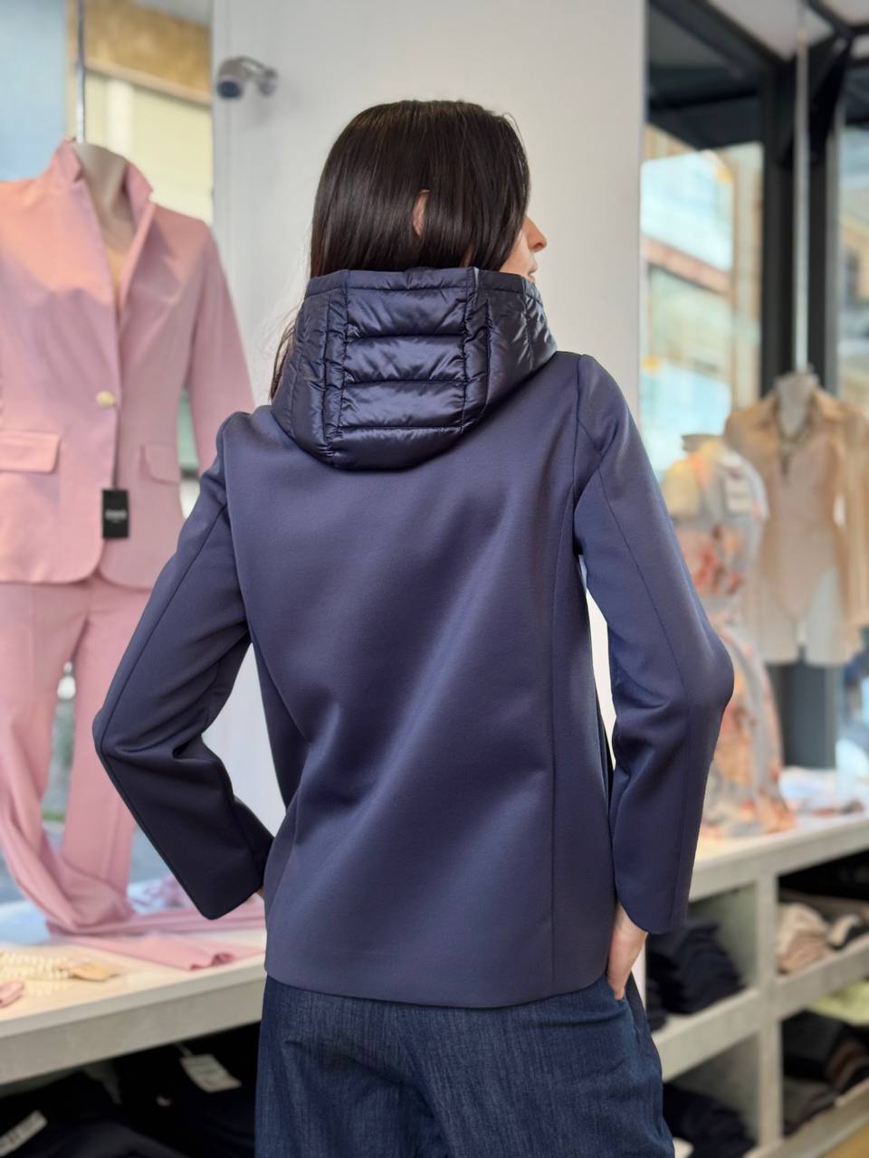 Giacca blu in tessuto tecnico con cappuccio staccabile