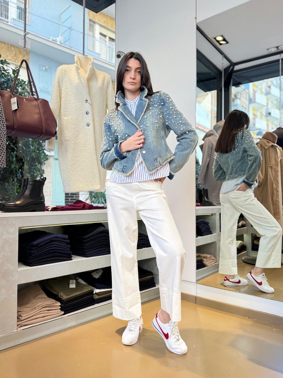 Giacca in denim con applicazioni