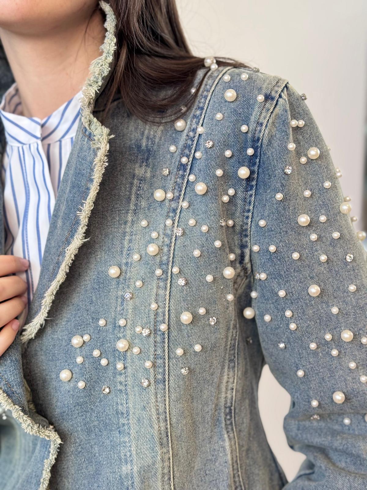 Giacca in denim con applicazioni