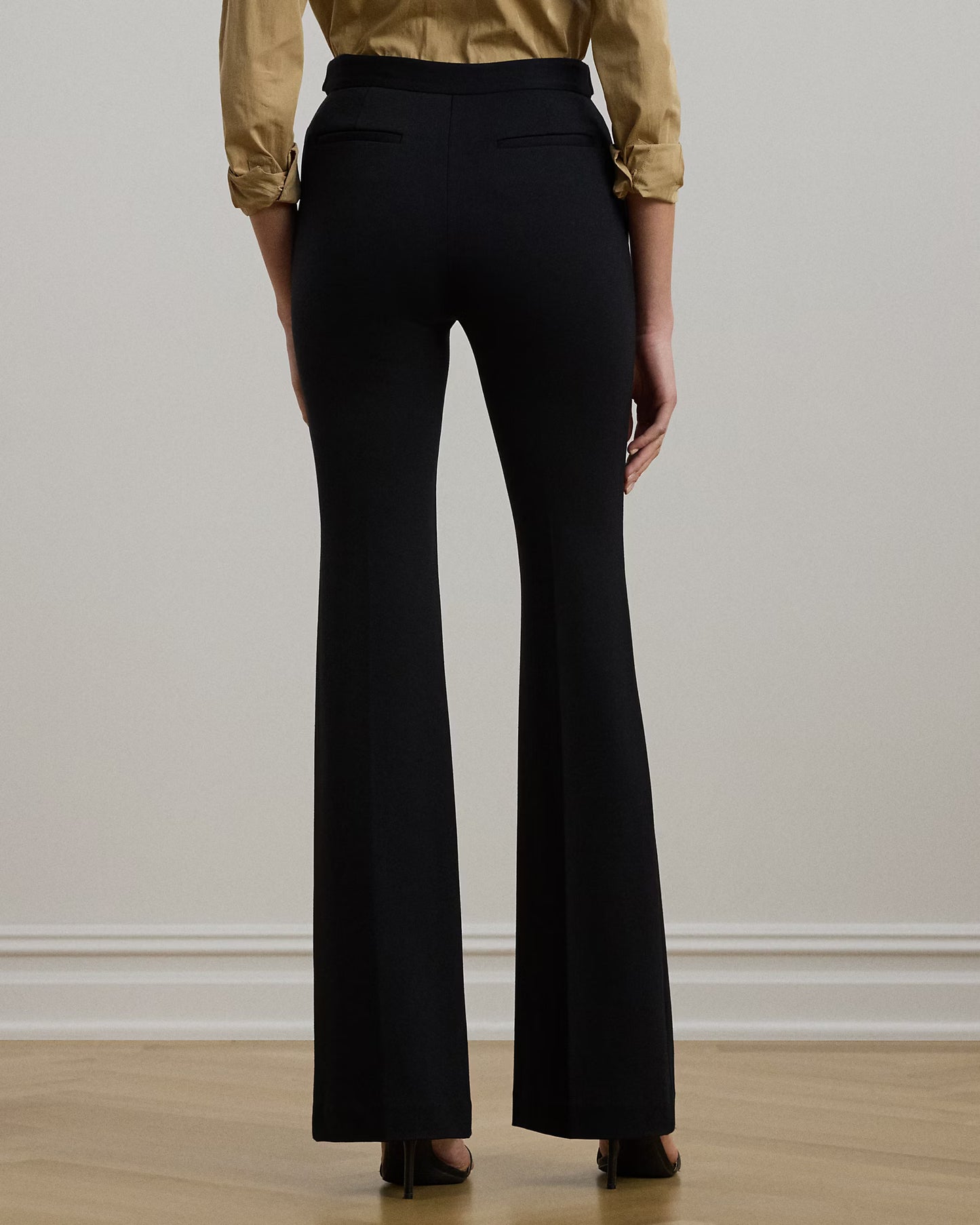 Pantaloni in doppio jersey con leggera zampa