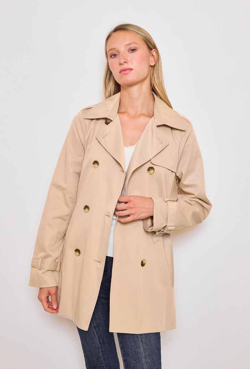 Trench corto con cintura beige o blu