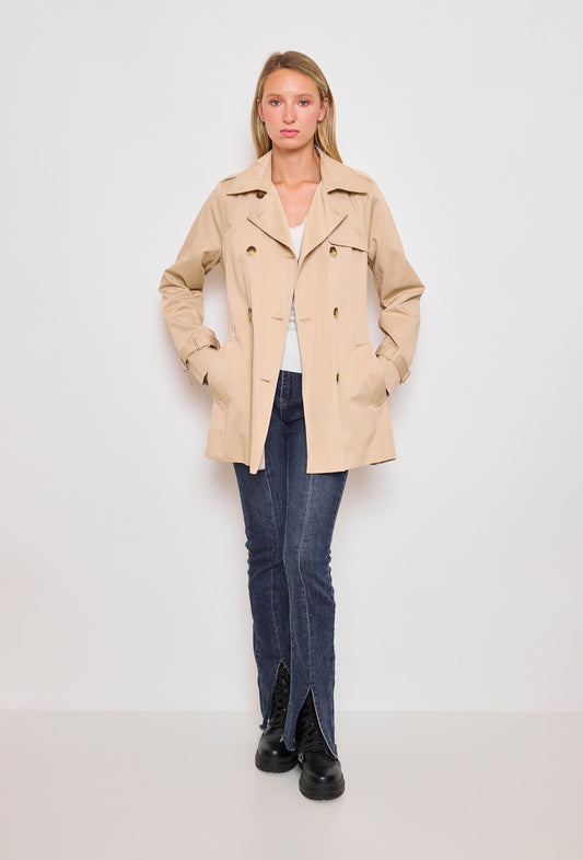 Trench corto con cintura beige o blu