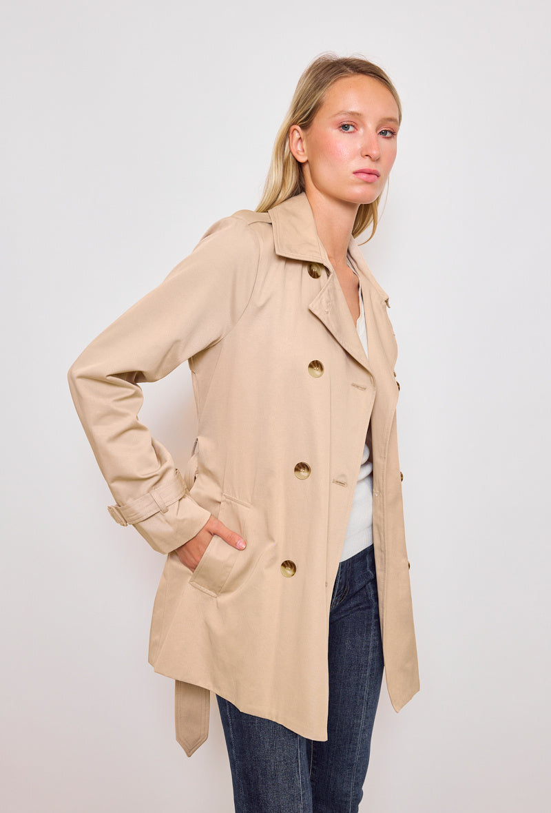 Trench corto con cintura beige o blu