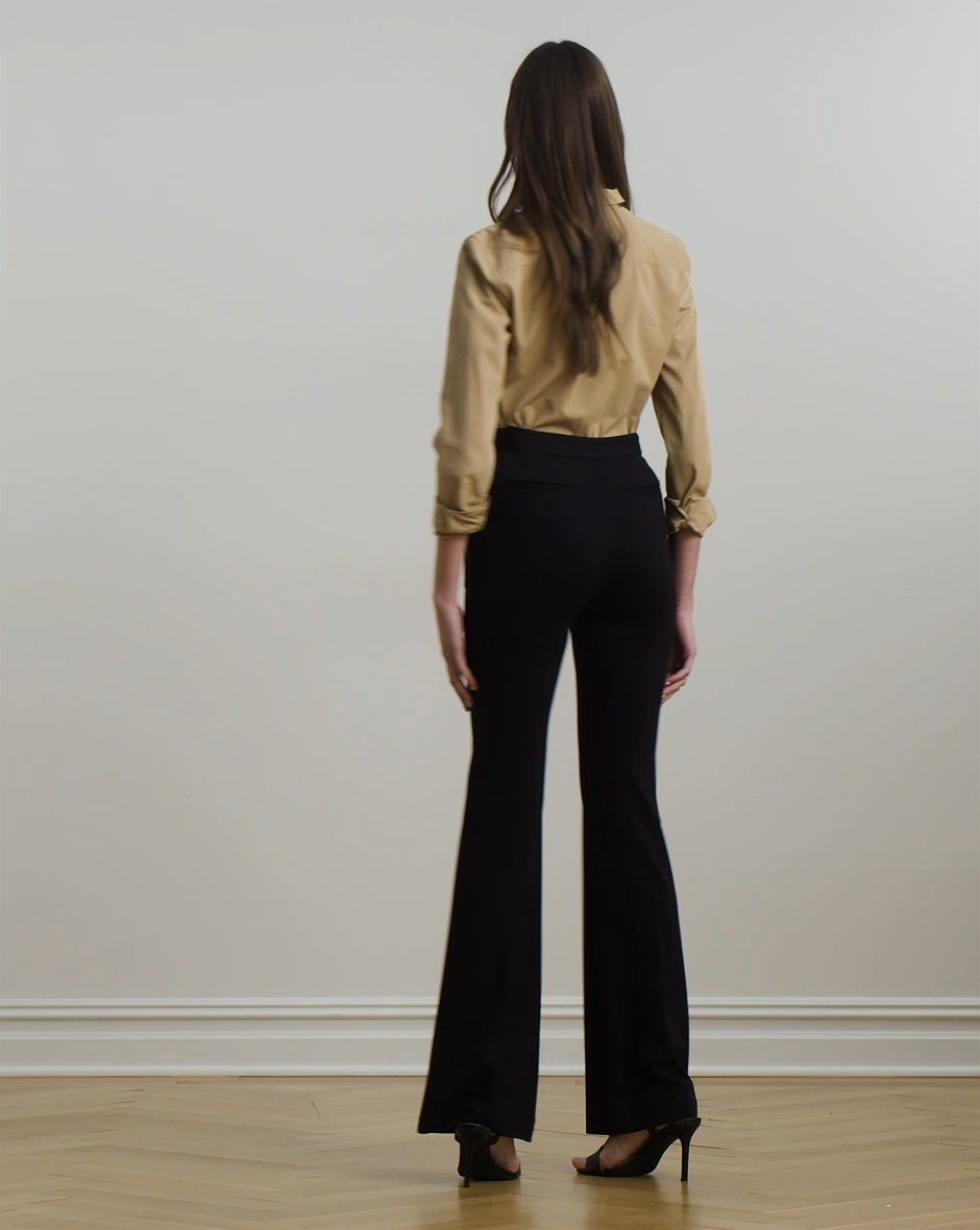 Pantaloni in doppio jersey con leggera zampa