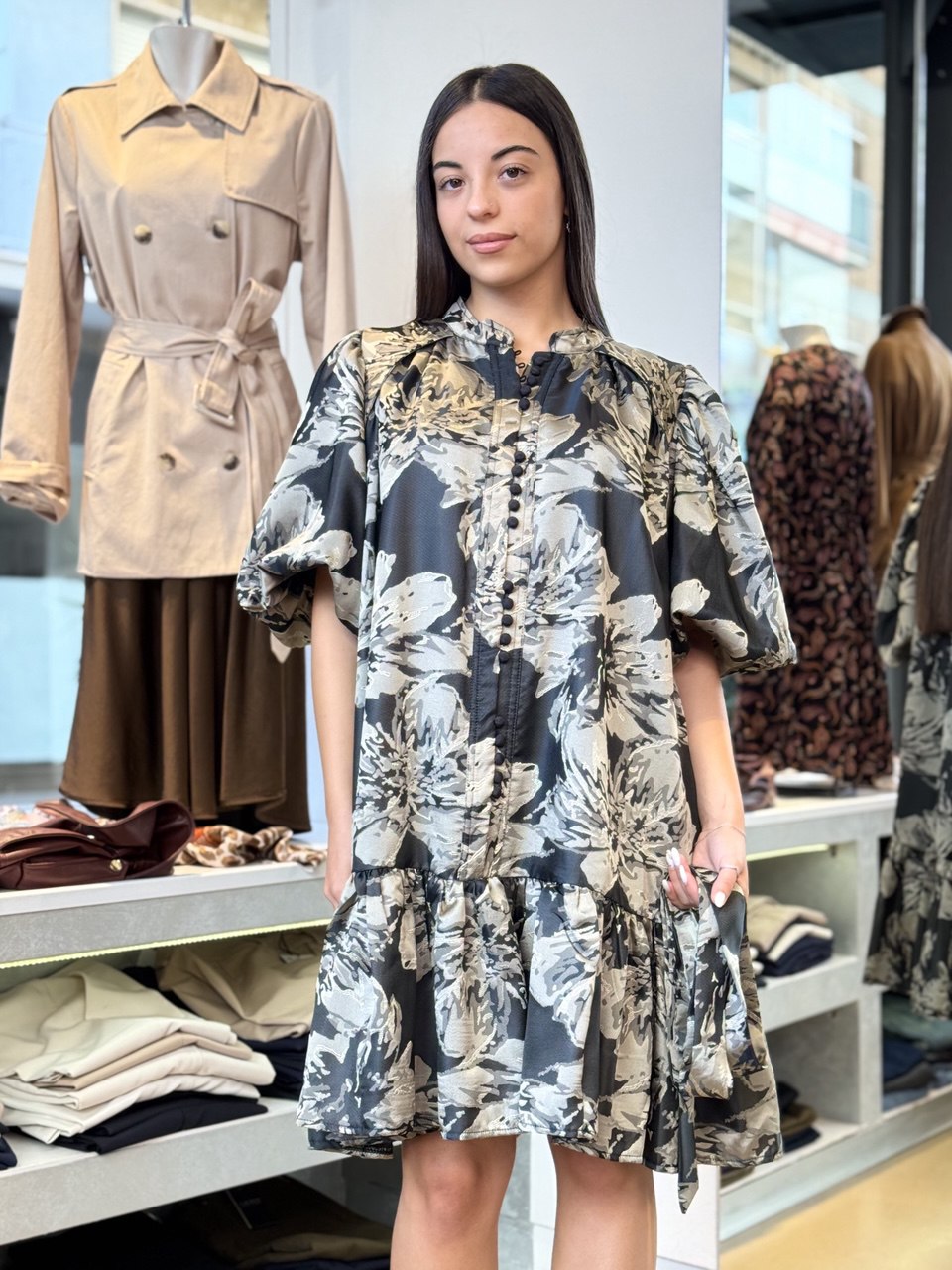 Abito in Broccato con Maniche a Palloncino