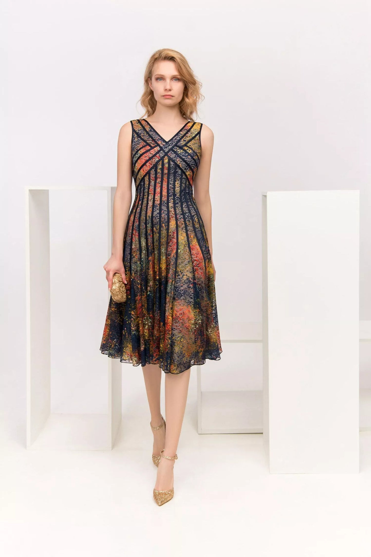 Abito dallo Stile Unico: Glamour ed Eleganza Floreale