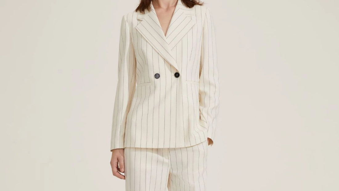 Il tailleur pantalone gessato: la scelta perfetta per il tuo look professionale