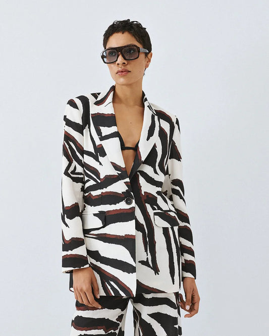 Blazer Strutturato "Zebra Art" – Silhouette con Spalline e Revers a Lancia