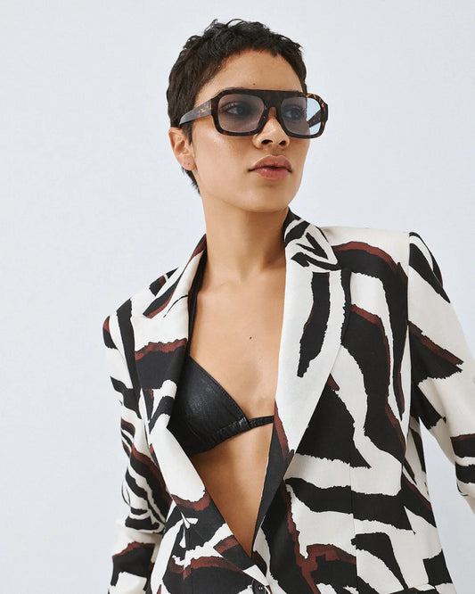 Blazer Strutturato "Zebra Art" – Silhouette con Spalline e Revers a Lancia