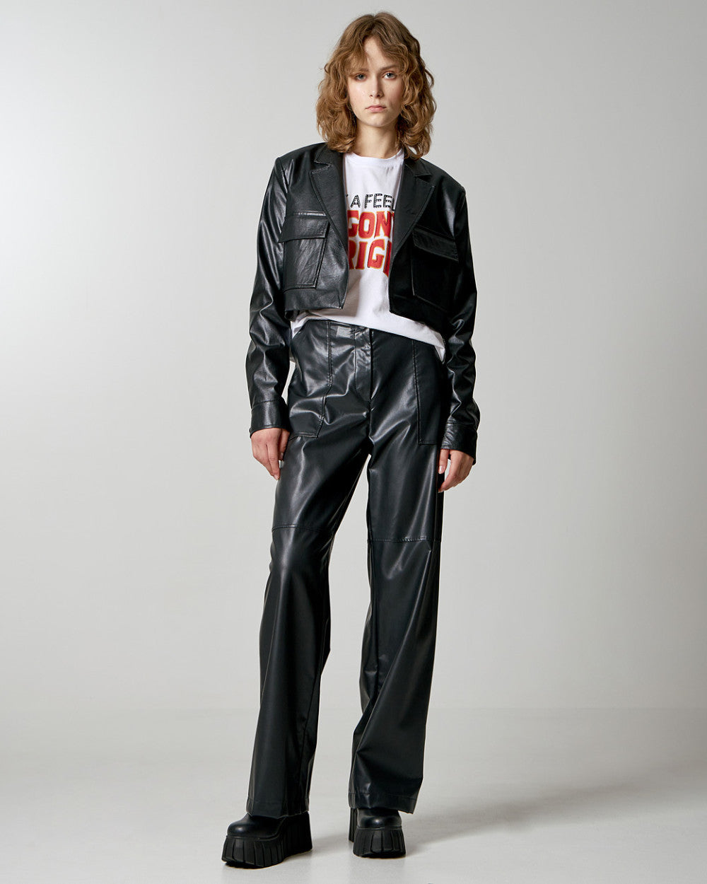 Blazer Cropped in Ecopelle Nera