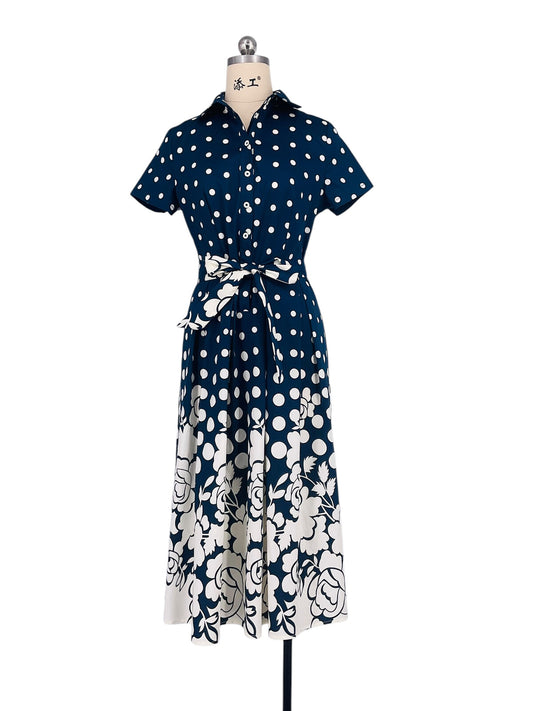 Abito Chemisier Blu a Pois e Rose Stilizzate - Classico con un Twist