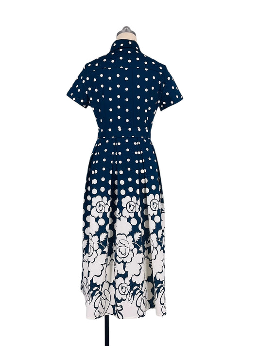 Abito Chemisier Blu a Pois e Rose Stilizzate - Classico con un Twist
