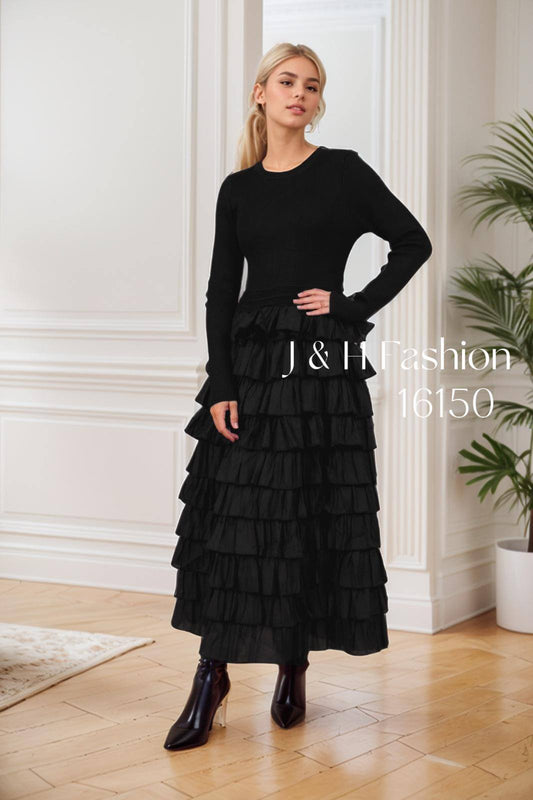 Abito lungo  in maglia nero con gonna a balze