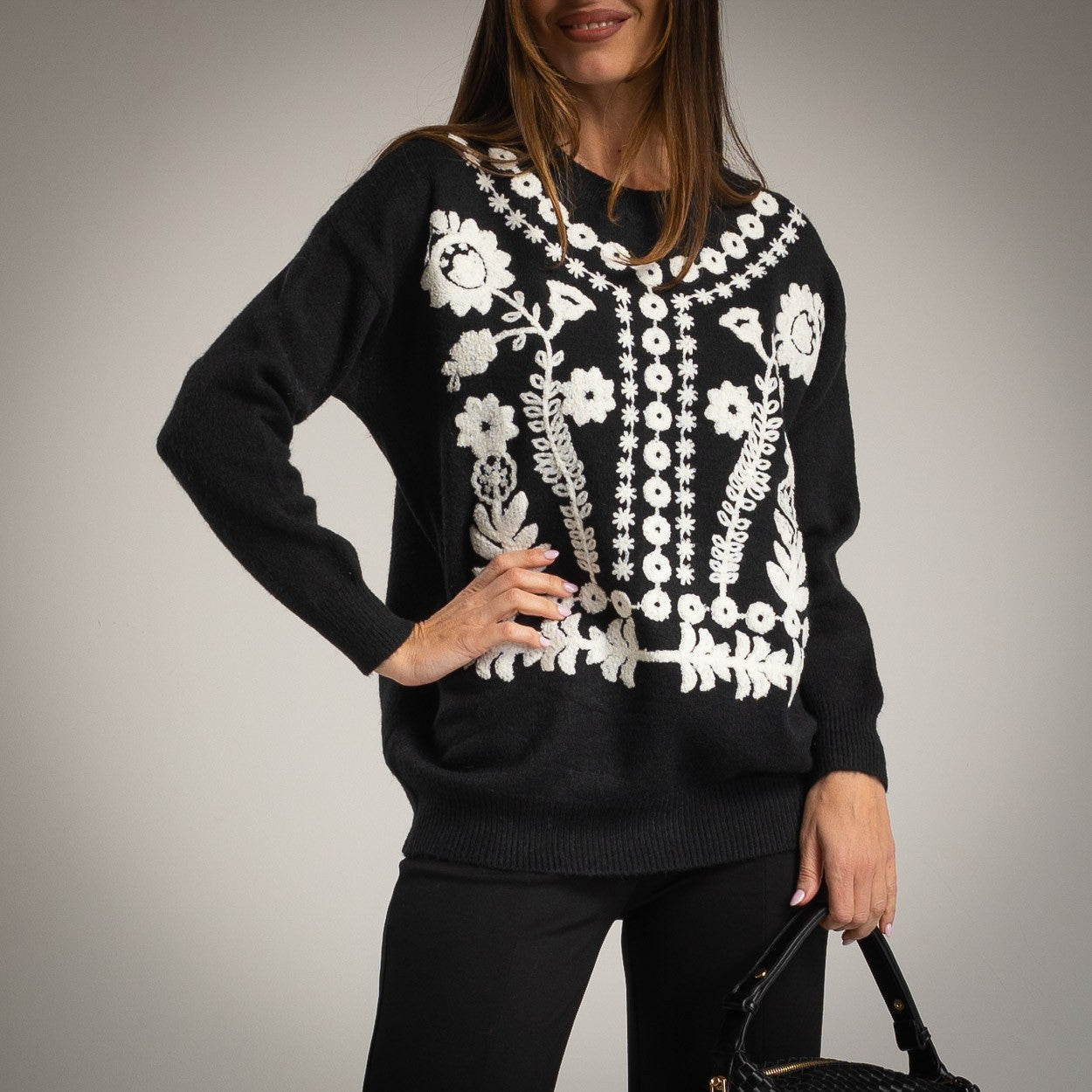 Maglia Ricamata – Romanticismo e Stile Boho-Chic