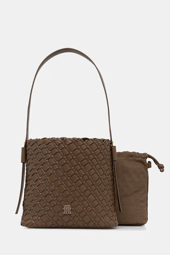 Borsa Piccola a Secchiello in Pelle Vegana Intrecciata e Tracolla Regolabile. Cammello o Nera