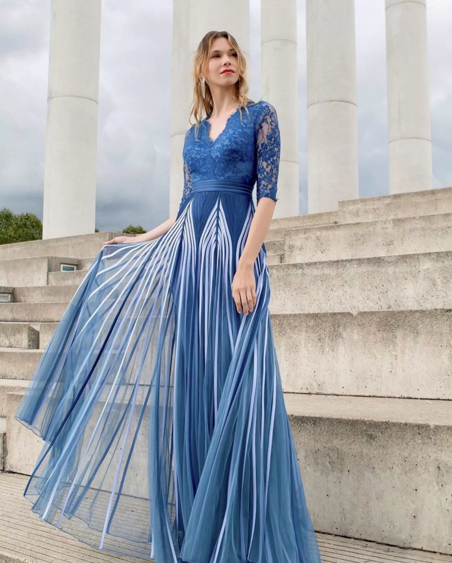 Abito turchese lungo elegante in pizzo e tulle – Promulias