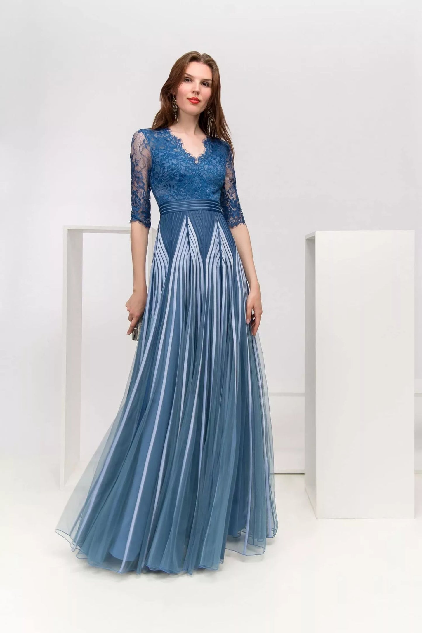 Abito turchese lungo elegante in pizzo e tulle – Promulias