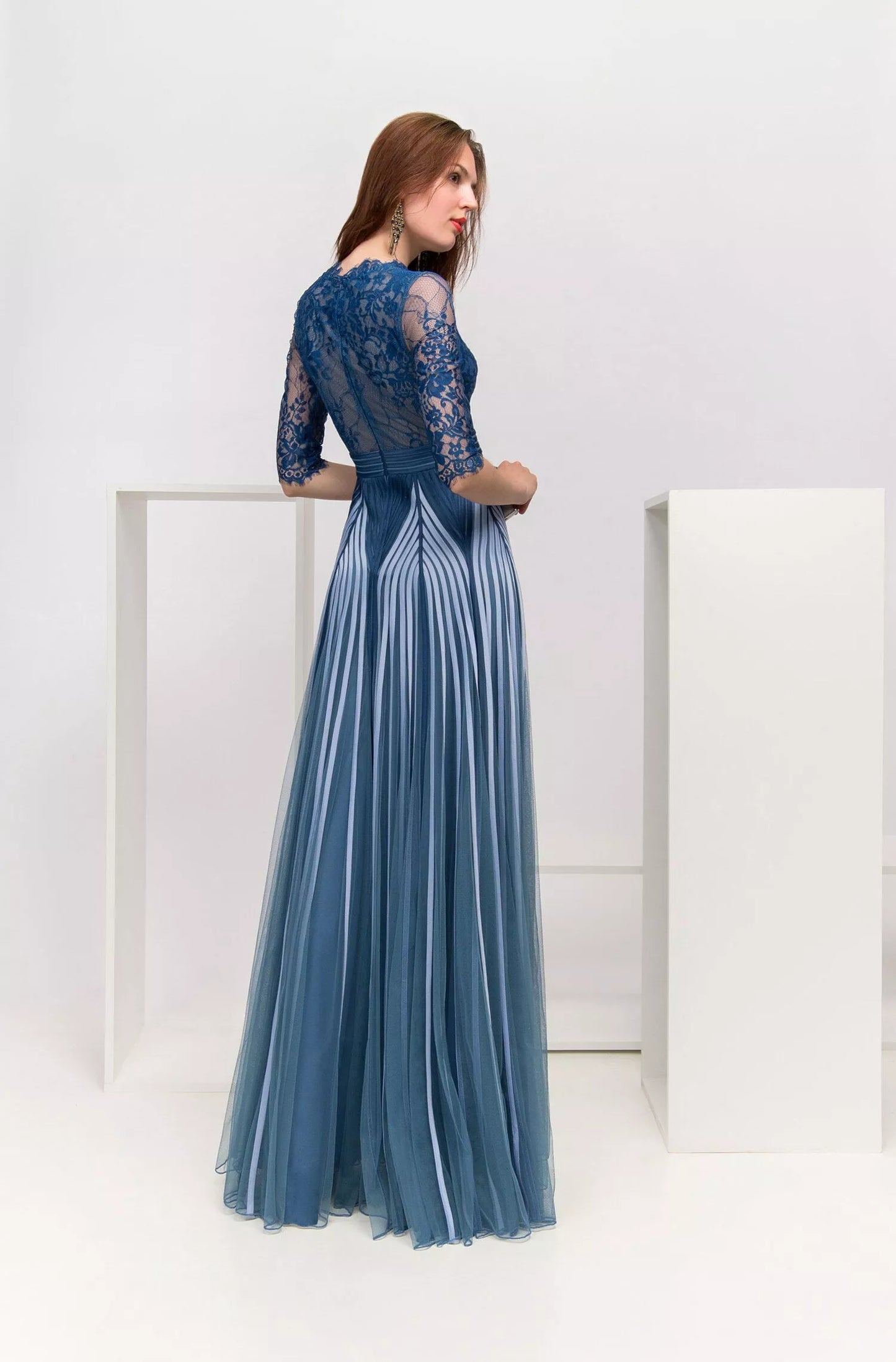 Abito turchese lungo elegante in pizzo e tulle – Promulias