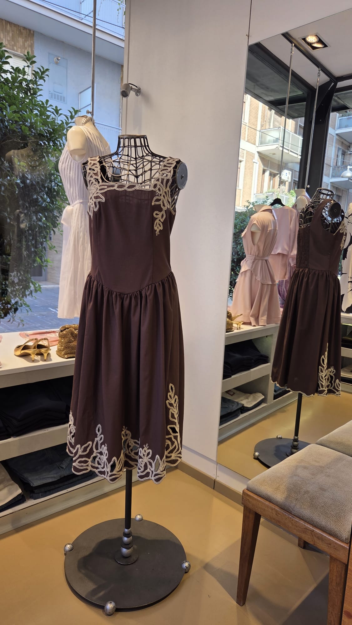 Abito Midi in Viscosa e Lino con Ricami Macramè