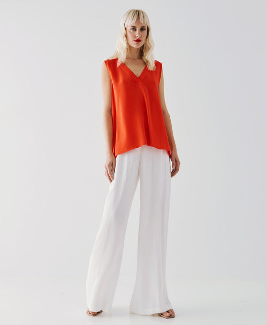 Passione e Stile: Blusa Smanicata in Rosso Arancio