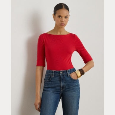 T-shirt rossa con maniche a gomito e scollo a barchetta
