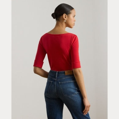 T-shirt rossa con maniche a gomito e scollo a barchetta