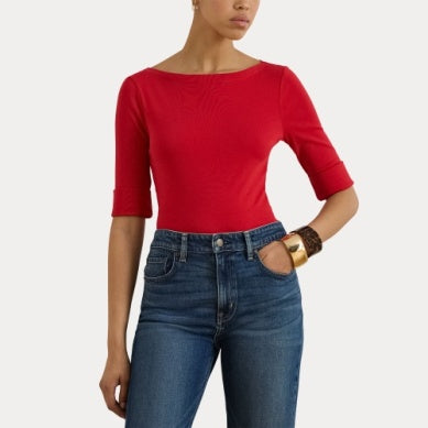 T-shirt rossa con maniche a gomito e scollo a barchetta