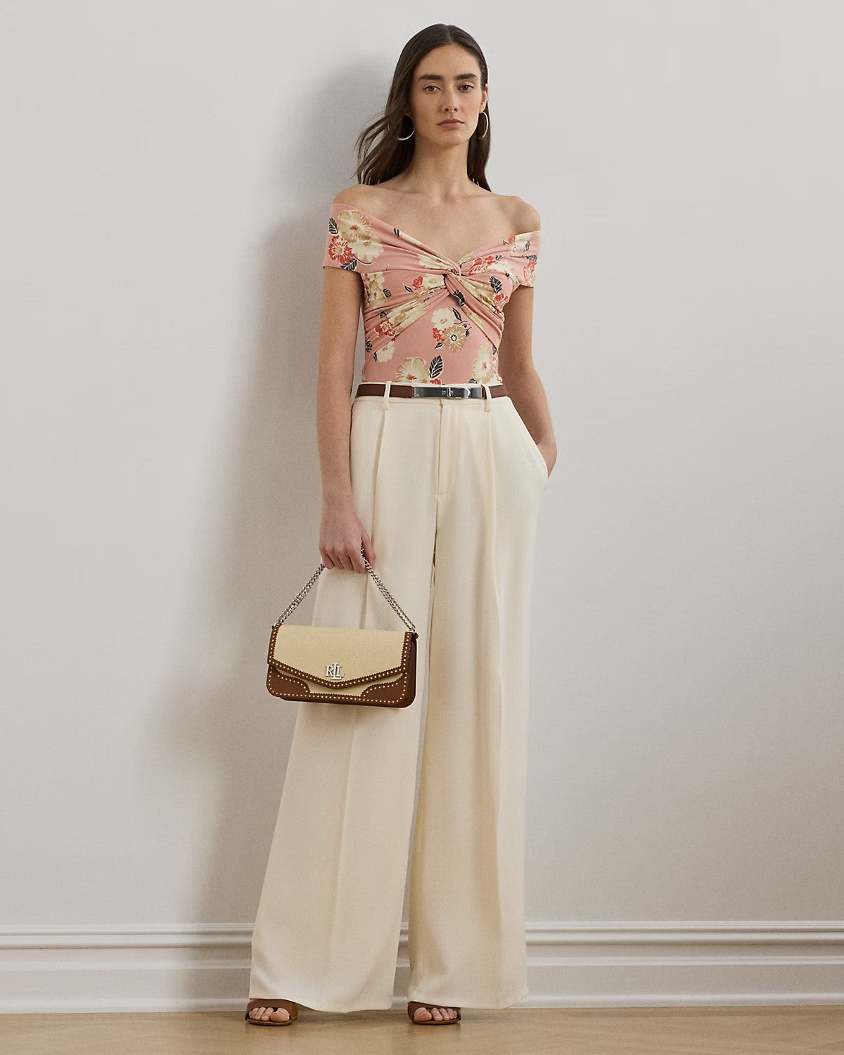 T-shirt a fiori con dettaglio ritorto
