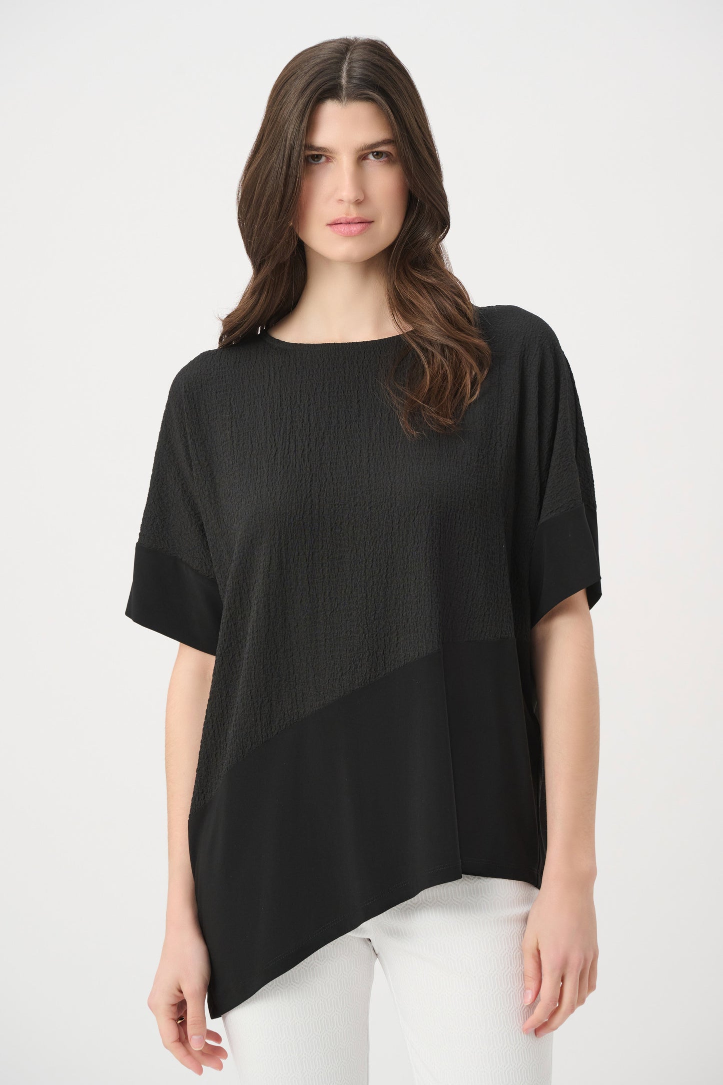 Camicia asimmetrica in seersucker e maglia effetto seta - Bianca o Nera