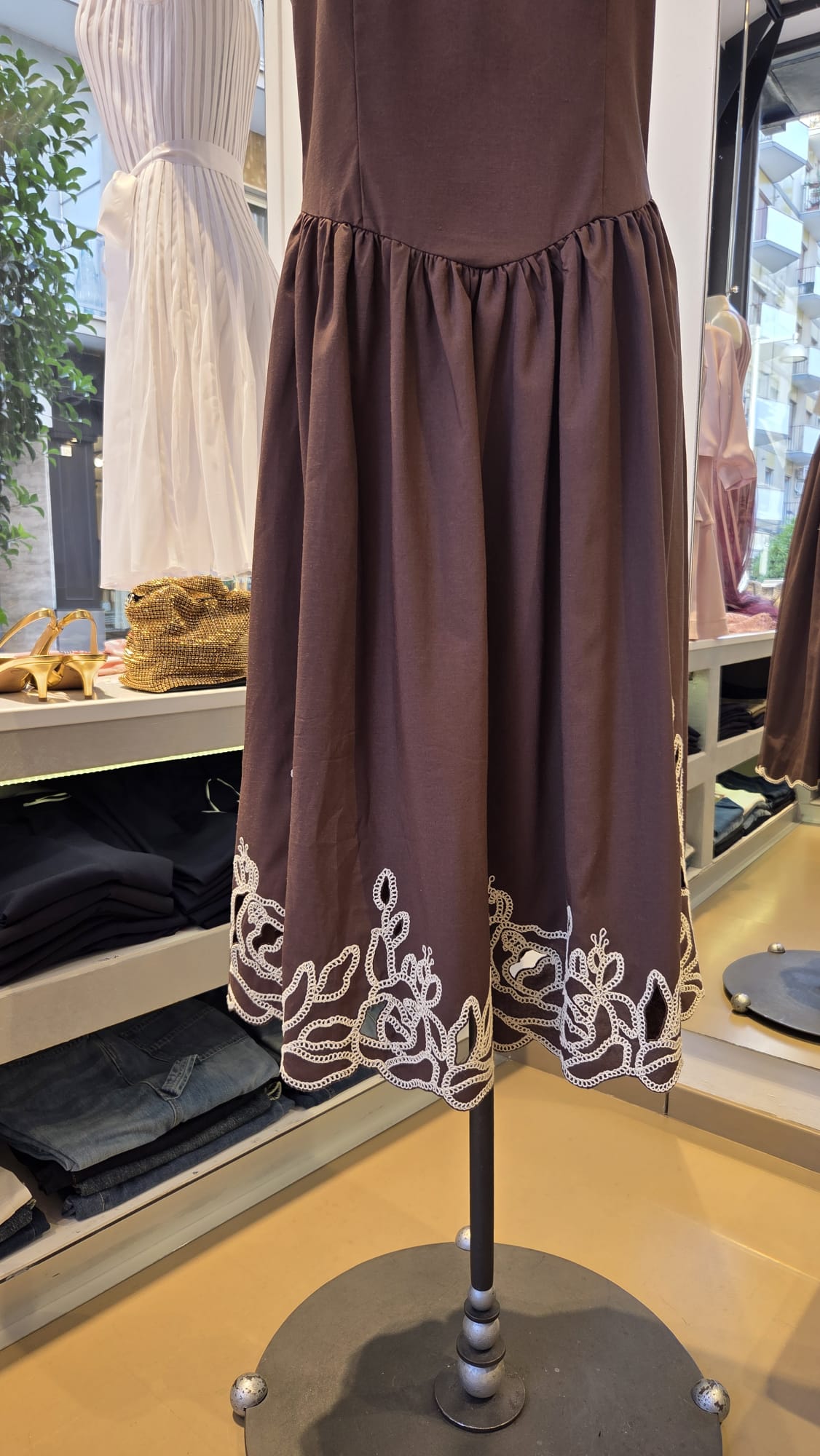 Abito Midi in Viscosa e Lino con Ricami Macramè