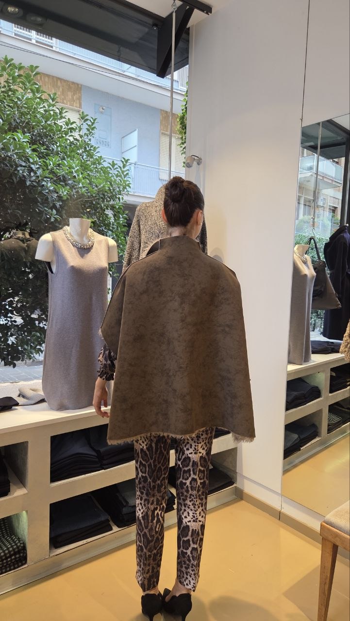 Mantella Reversibile in Finto Montone e Finto Astrakan - Nocciola, Bordeaux