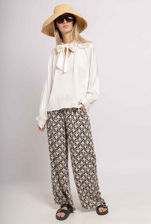 Pantaloni a gamba larga con stampa arabesque beige e nero