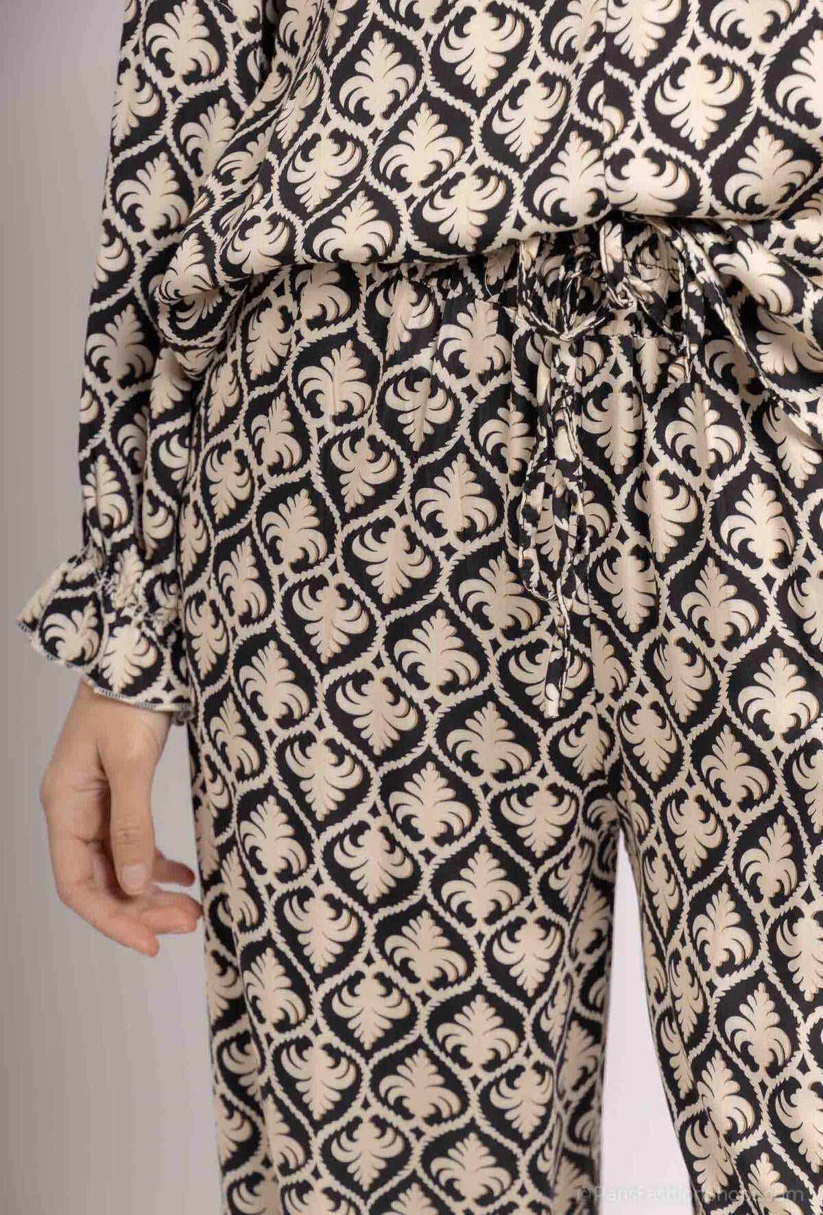Pantaloni a gamba larga con stampa arabesque -  beige e nero o beige e blu