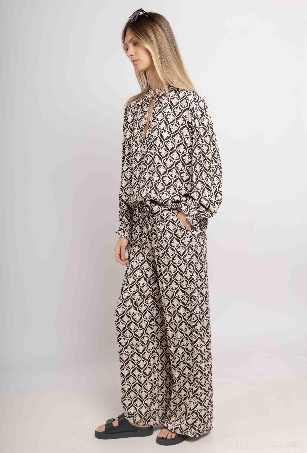 Pantaloni a gamba larga con stampa arabesque -  beige e nero o beige e blu