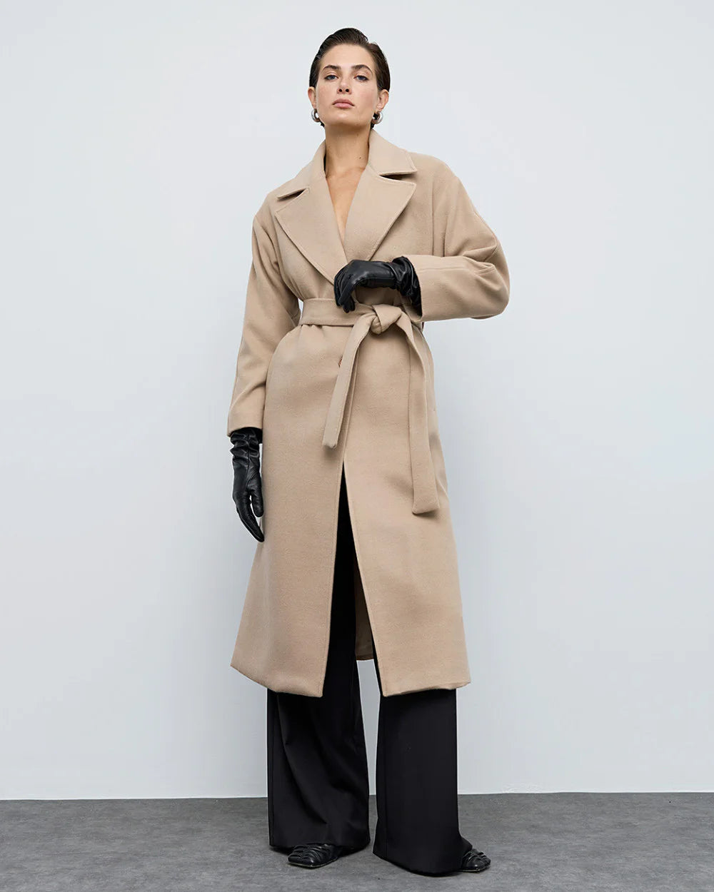 Cappotto a Vestaglia con Bottoni e Spacchi Laterali