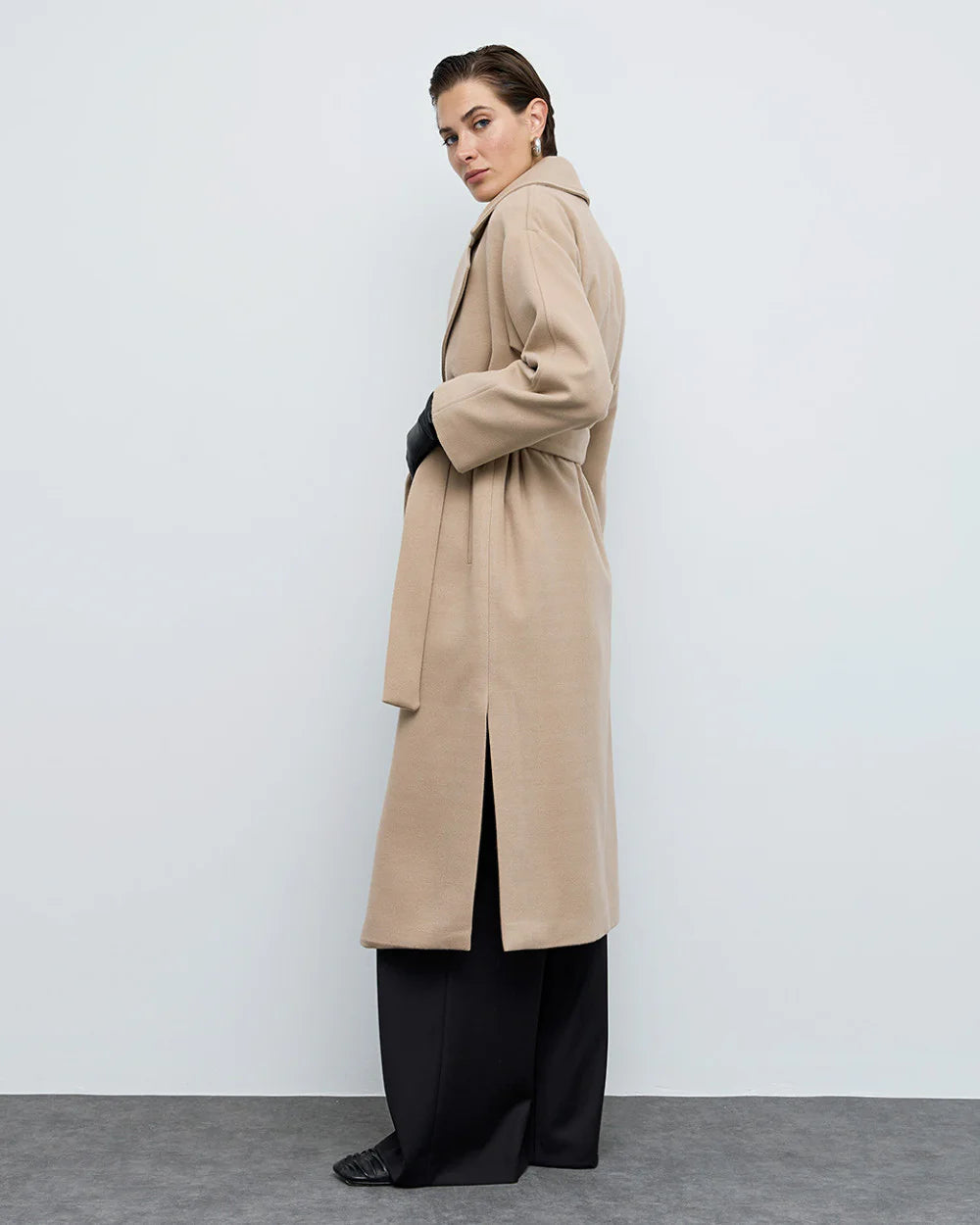 Cappotto a Vestaglia con Bottoni e Spacchi Laterali