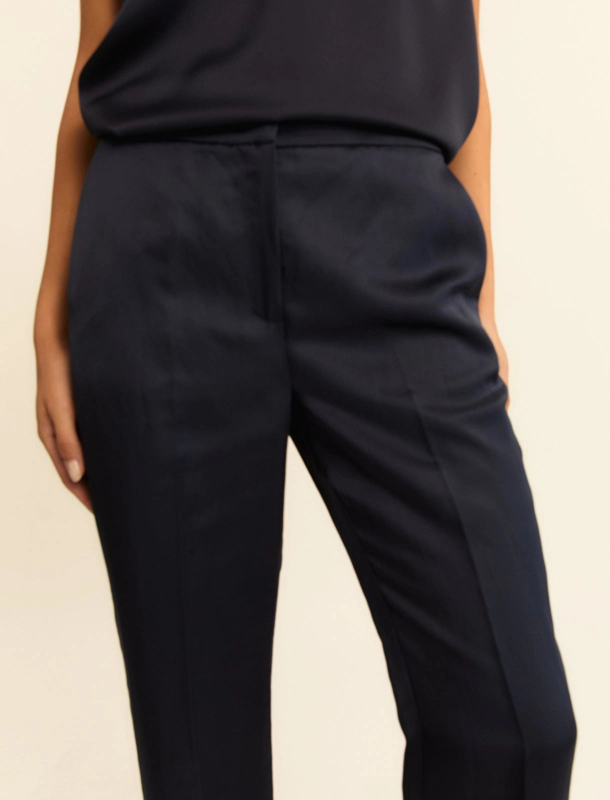 Pantaloni a gamba dritta in raso di lino e viscosa. Blu o Grigio Scuro
