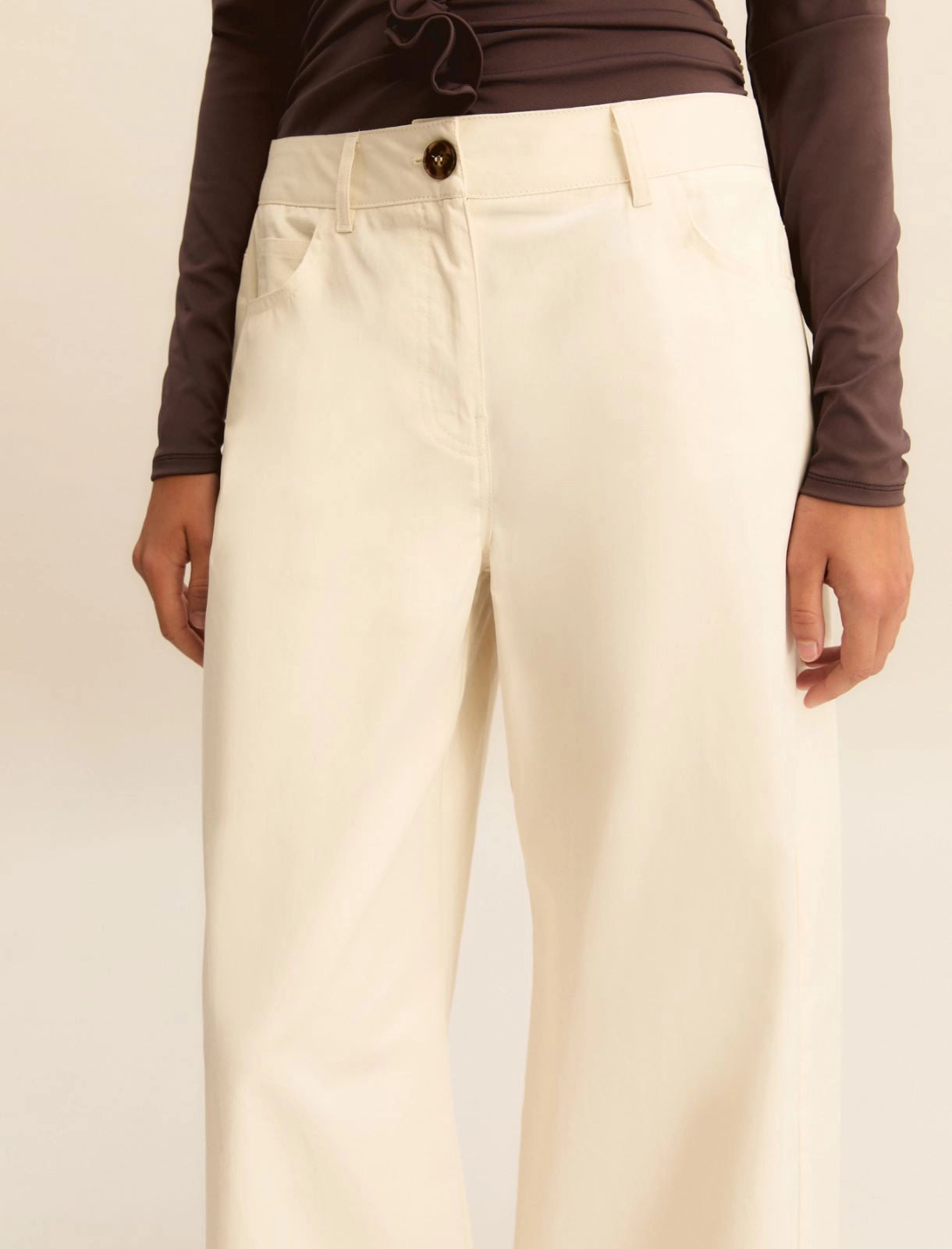 Wide 5-pocket trousers in stretch satin - White, Beige