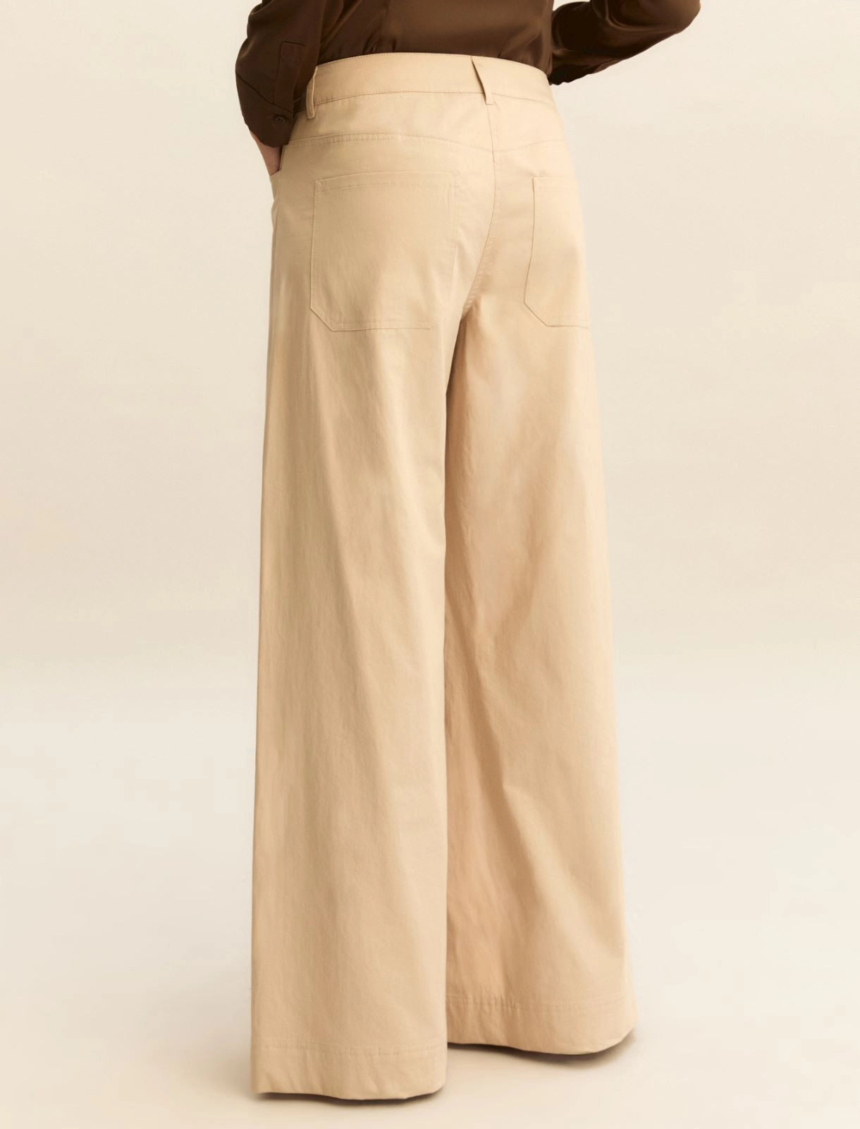 Wide 5-pocket trousers in stretch satin - White, Beige