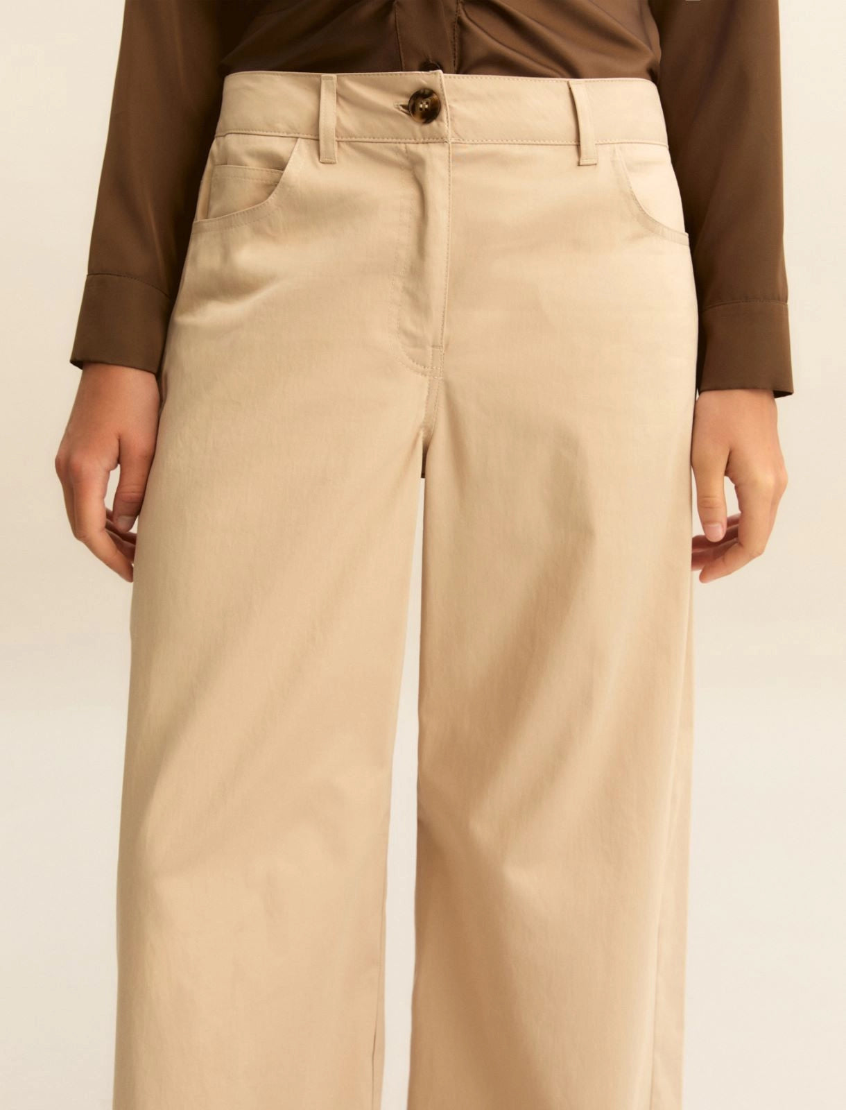 Wide 5-pocket trousers in stretch satin - White, Beige