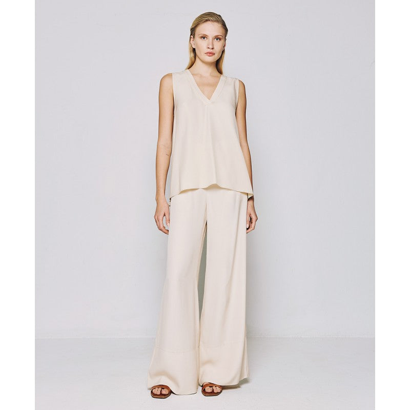 Eleganza Versatile in Color Vaniglia: Blusa Smanicata
