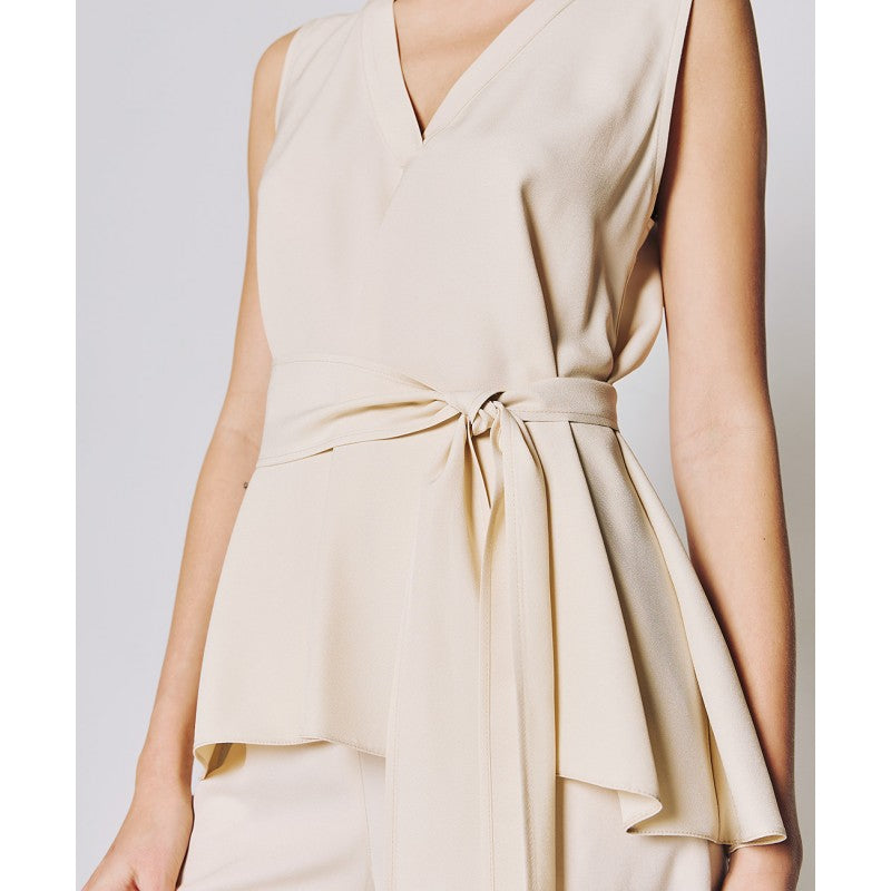 Eleganza Versatile in Color Vaniglia: Blusa Smanicata