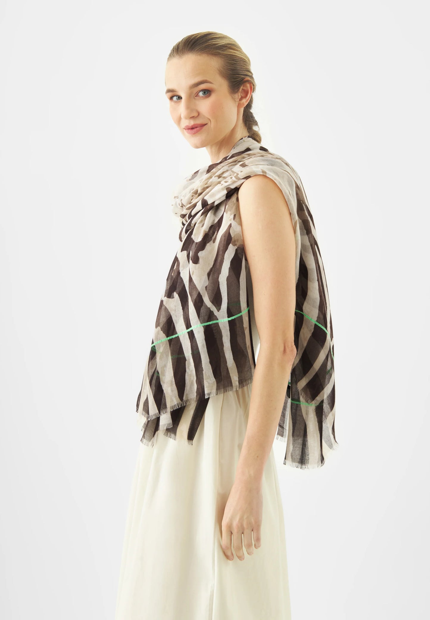 Sciarpa a Stola in Cotone e Modal "Wild Elegance" – Texture Setosa e Trasparenze