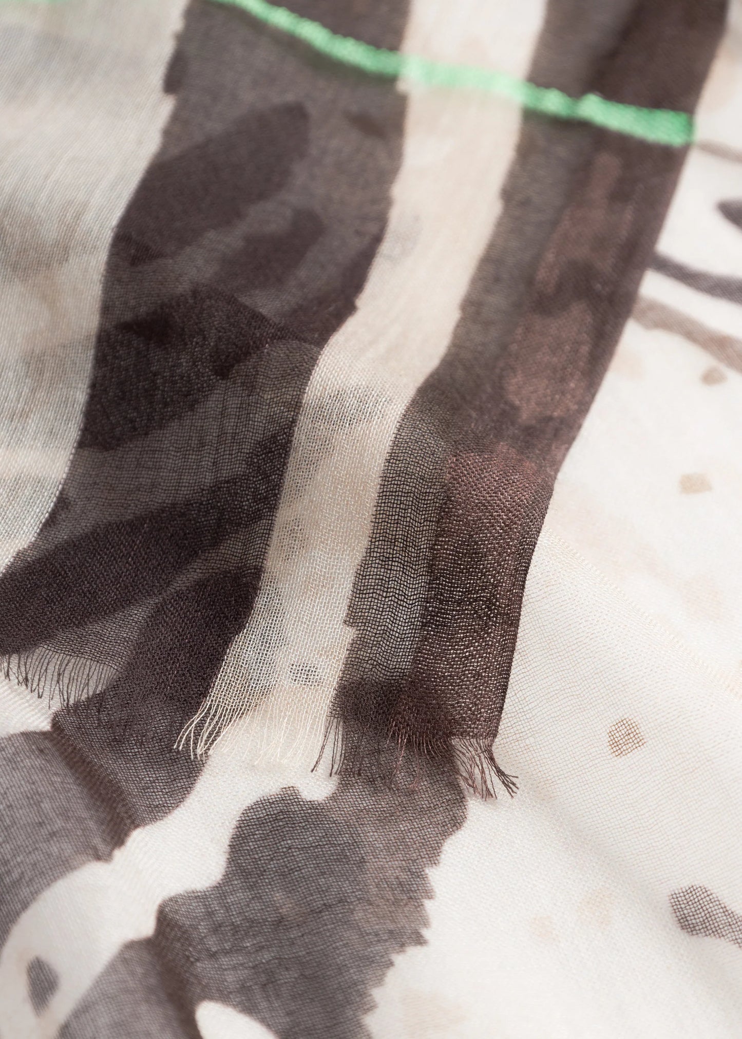 Sciarpa a Stola in Cotone e Modal "Wild Elegance" – Texture Setosa e Trasparenze