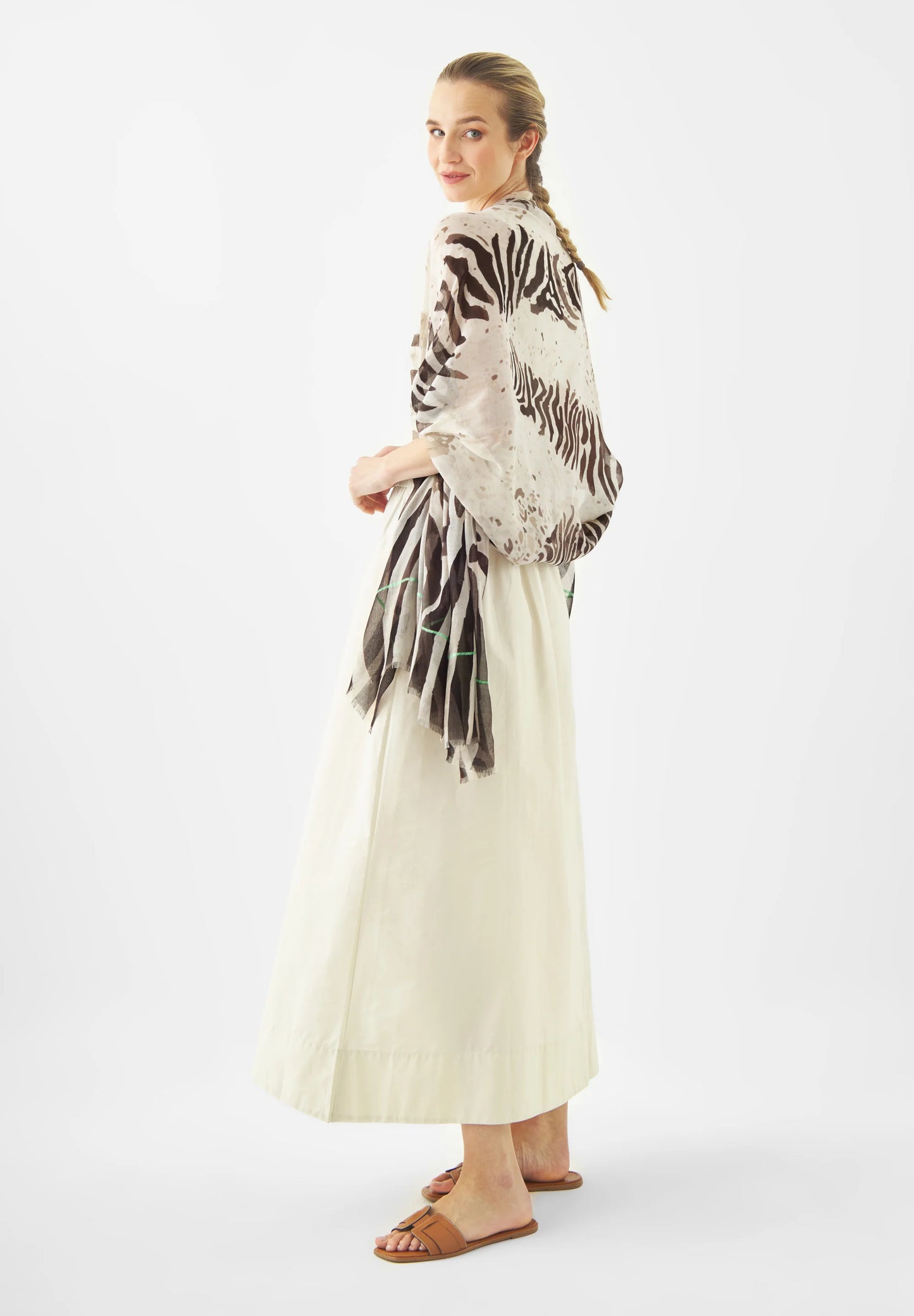 Sciarpa a Stola in Cotone e Modal "Wild Elegance" – Texture Setosa e Trasparenze